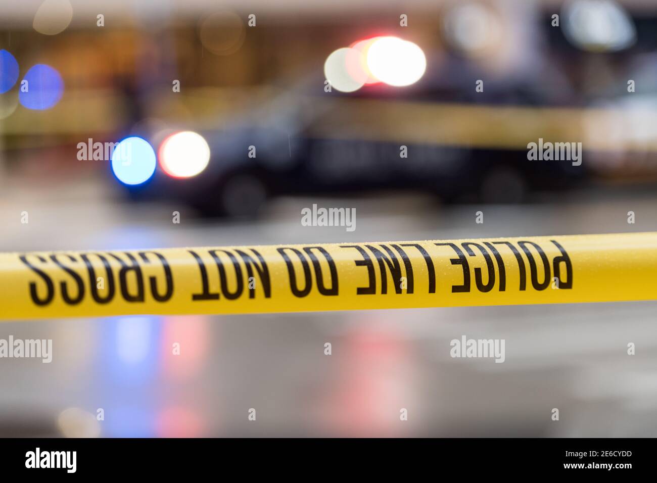 Linea di polizia in una scena di sparare il crimine. Foto Stock