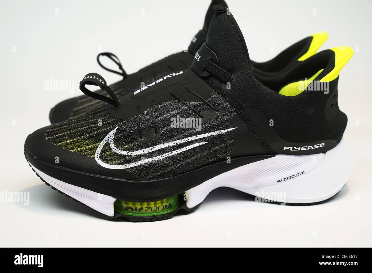 Vista dettagliata delle scarpe da running Nike Air Zoom tempo NEXT% FlyEase  giovedì 28 gennaio 2021 (Kirby Lee via AP Foto stock - Alamy
