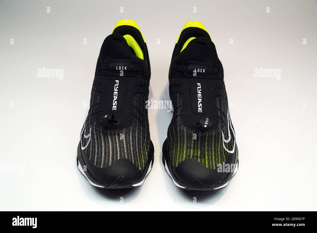 Vista dettagliata delle scarpe da running Nike Air Zoom tempo NEXT% FlyEase  giovedì 28 gennaio 2021 (Kirby Lee via AP Foto stock - Alamy