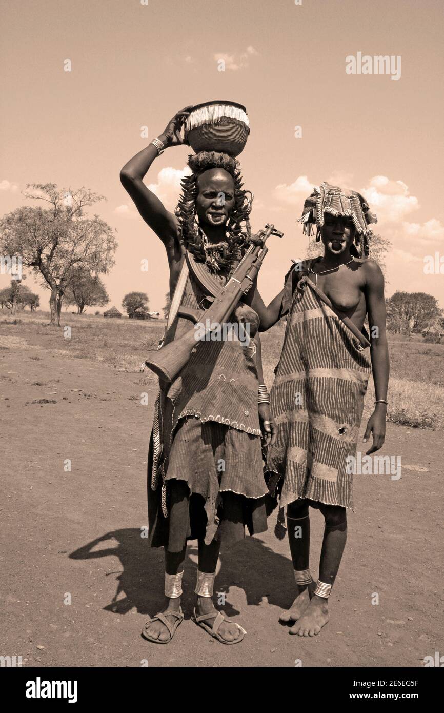 Donne tribù Mursi, Valle Omo Etiopia Foto Stock