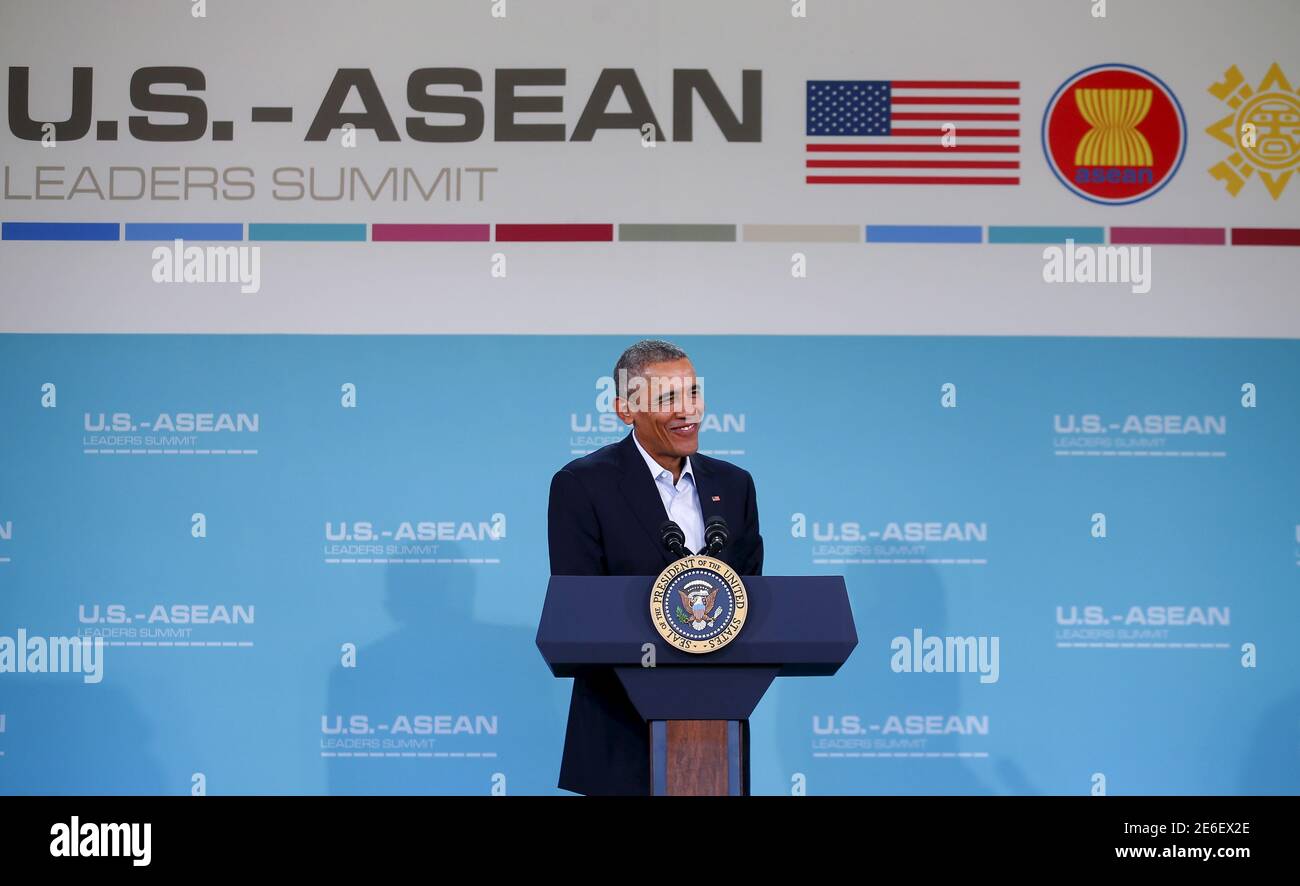 Il presidente degli Stati Uniti Barack Obama tiene una conferenza stampa a seguito del 10 vertice dell'Associazione delle nazioni del Sud-Est Asiatico (ASEAN) a Rancho Mirage, California, 16 febbraio 2016. REUTERS/Mike Blake Foto Stock