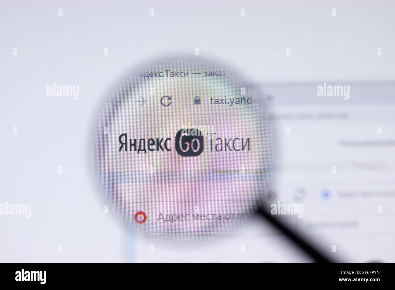 San Pietroburgo, Russia - 28 Gennaio 2021: Pagina web di Yandex Go Taxi con logo in primo piano, editoriale illustrativo Foto Stock