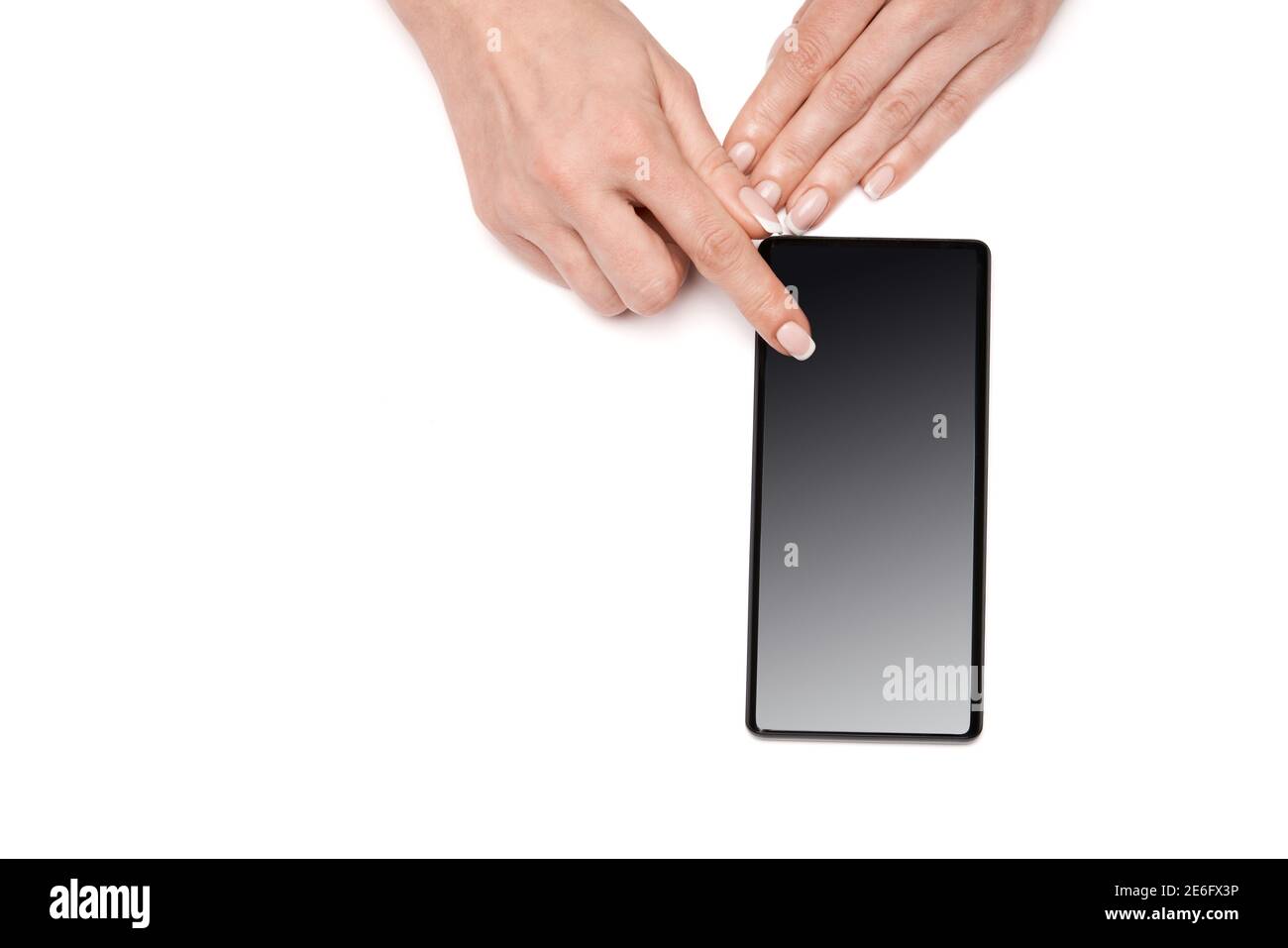 Vista dall'alto di una donna che tiene lo smartphone isolato su sfondo bianco Foto Stock