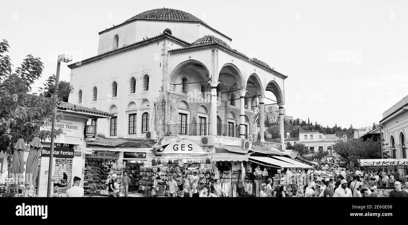 Monastiraki - un quartiere del mercato delle pulci nel centro storico di Atene, Grecia, ed è uno dei principali quartieri dello shopping di Atene. Foto Stock