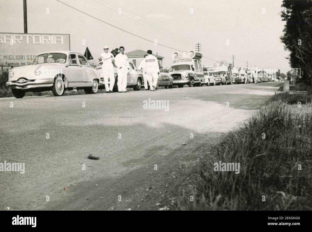 Convoglio di gare automobilistiche Spigadoro, Italia 1959 Foto Stock