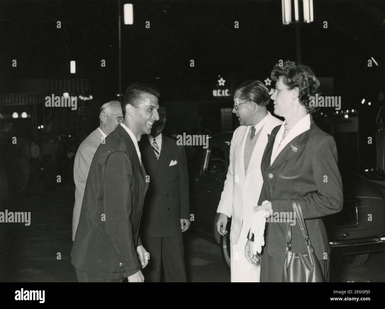 Diplomatici siriani che si scambiano saluti, Repubblica Ceca anni 60 Foto Stock