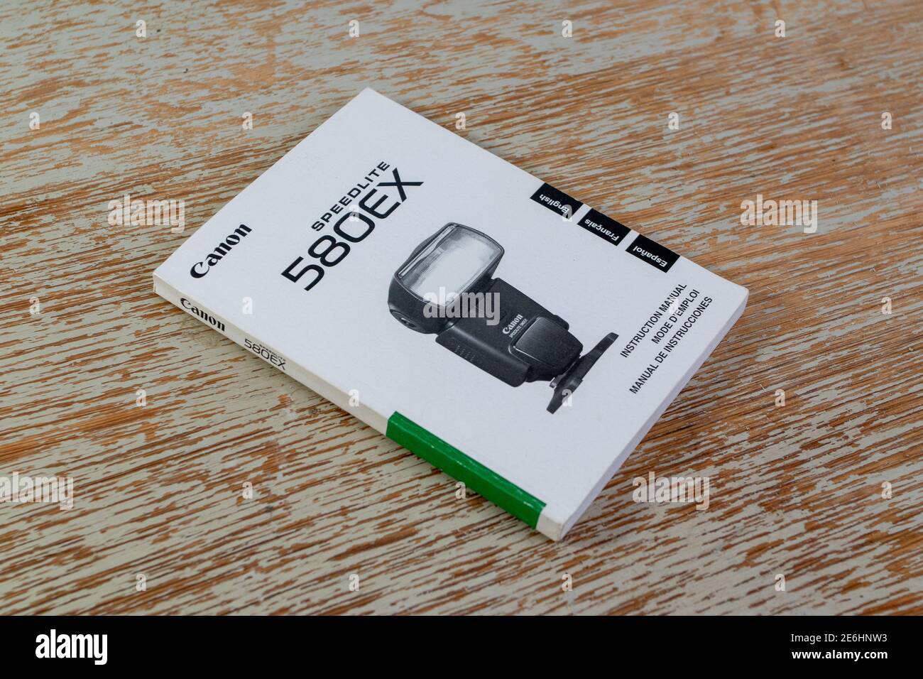 Il manuale dell'utente in tre lingue per il flash Canon 580EX Foto Stock