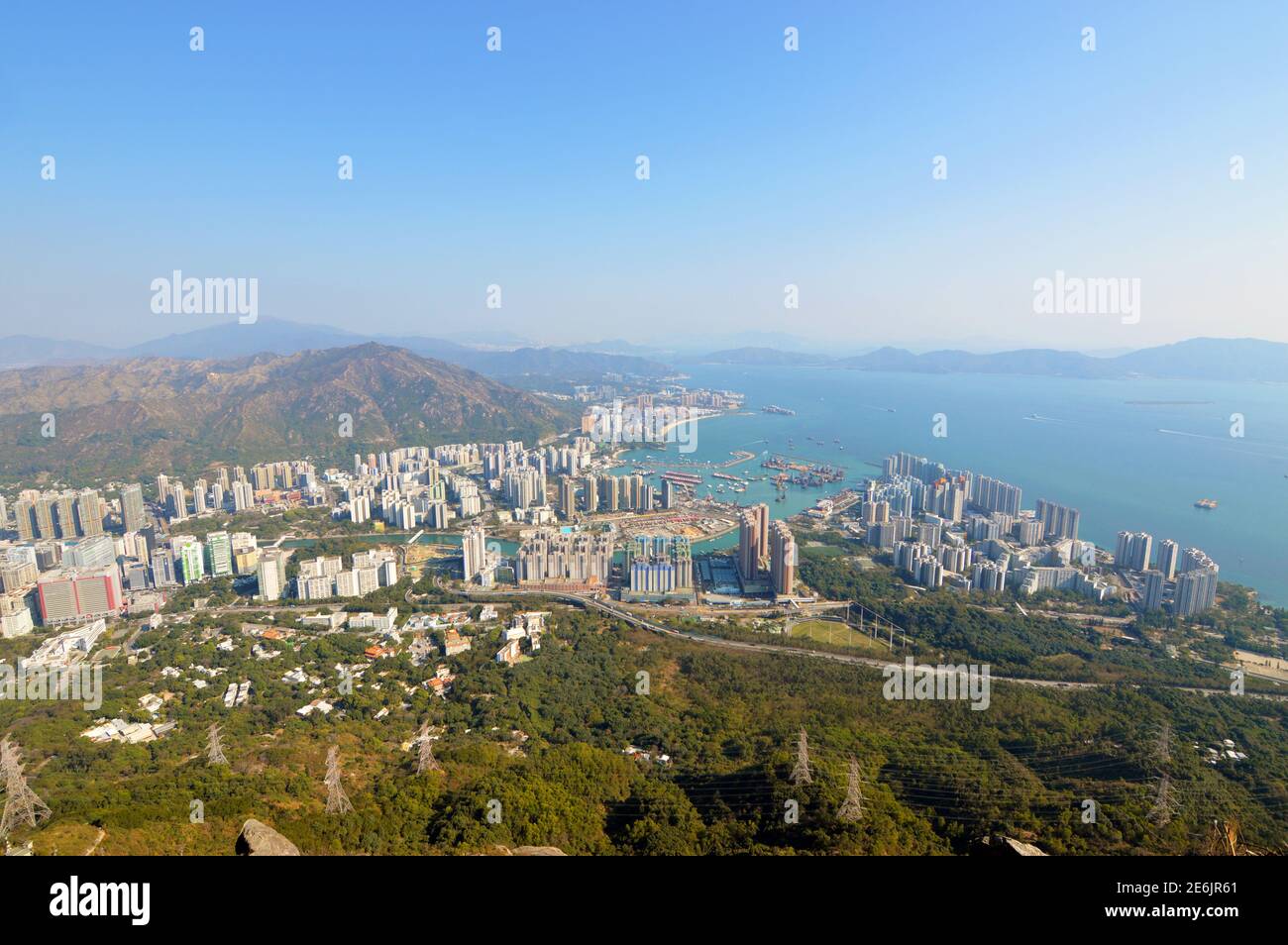 Parte meridionale di Tuen Mun Nuova Città (屯門新市鎮) vista da Picco del Castello (青山) Foto Stock