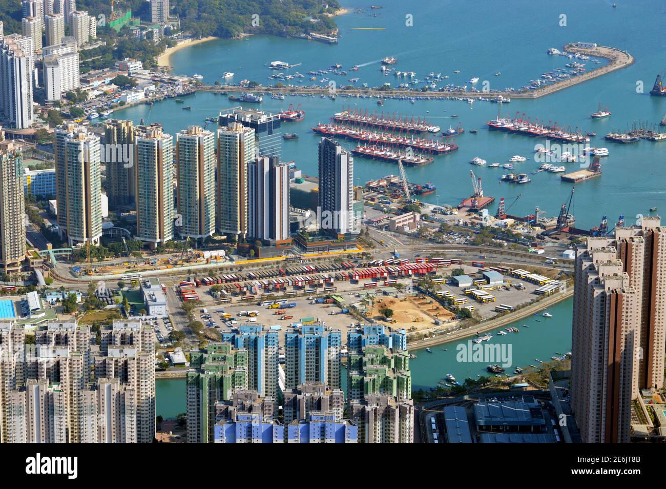 Tuen Mun Area 16, Tuen Mun Typhoon Shelter (屯門避風塘), Nerine Cove (南浪海灣), Hoi Wong Road Foto Stock