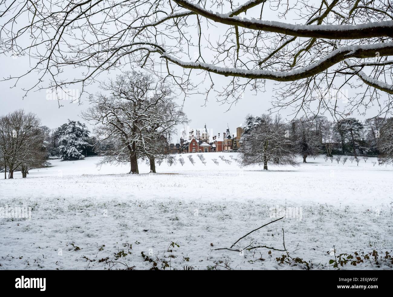 Farnborough Hill, una scuola cattolica romana indipendente ragazze giorno (scuola pubblica inglese) in gennaio o in inverno con neve, Hampshire, Regno Unito Foto Stock