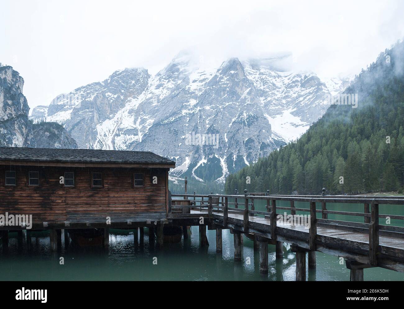 Boathouse al Pragser Wildsee in Alto Adige Foto Stock