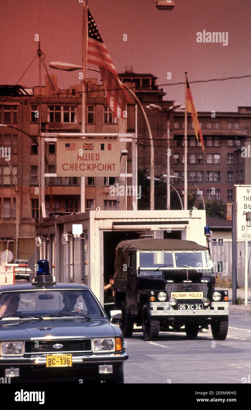 American Check point nel Muro di Berlino tra Est e Berlino Ovest nel 1983 Foto Stock