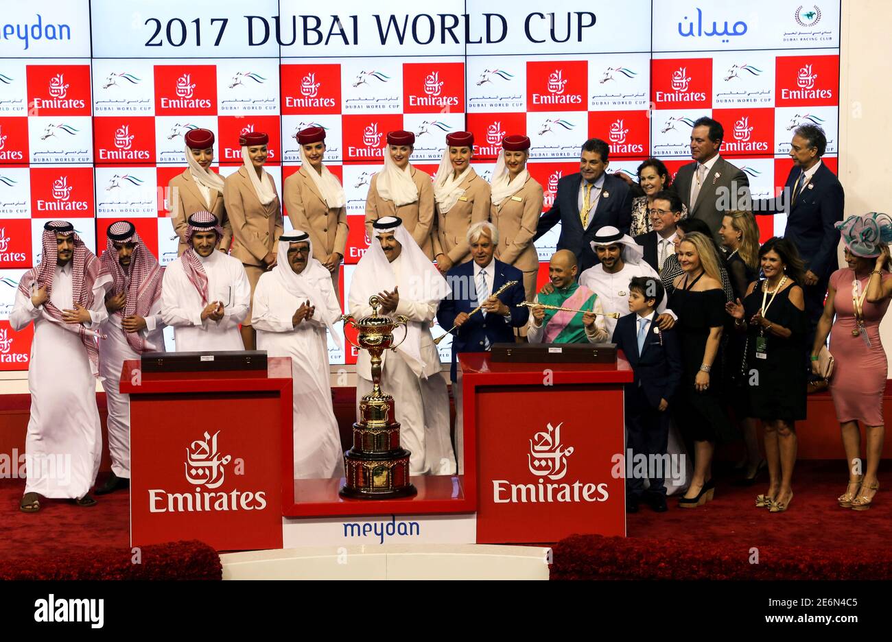 horse-racing-dubai-world-cup-meydan-racecourse-dubai-25-3-17-mike-smith-che-rodes-arrogate-celebra-la-vittoria-della-nona-e-ultima-gara-reuters-stringer-2e6n4c5.jpg