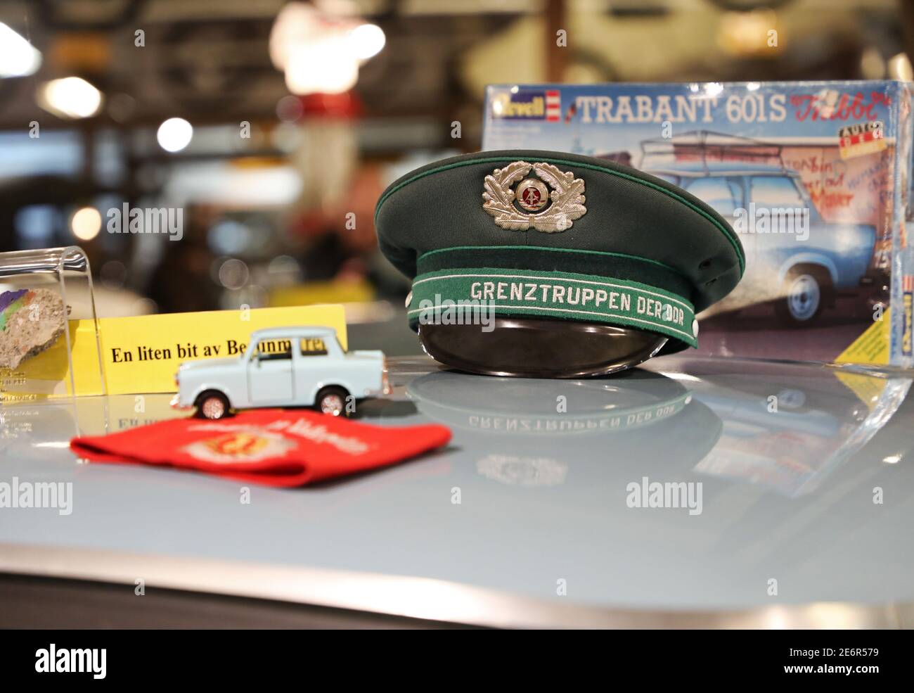 MOTALA, SVEZIA - 13 GENNAIO 2020: Cappello antico del DDR's Border Troops Motala Motor Museum. Foto Stock