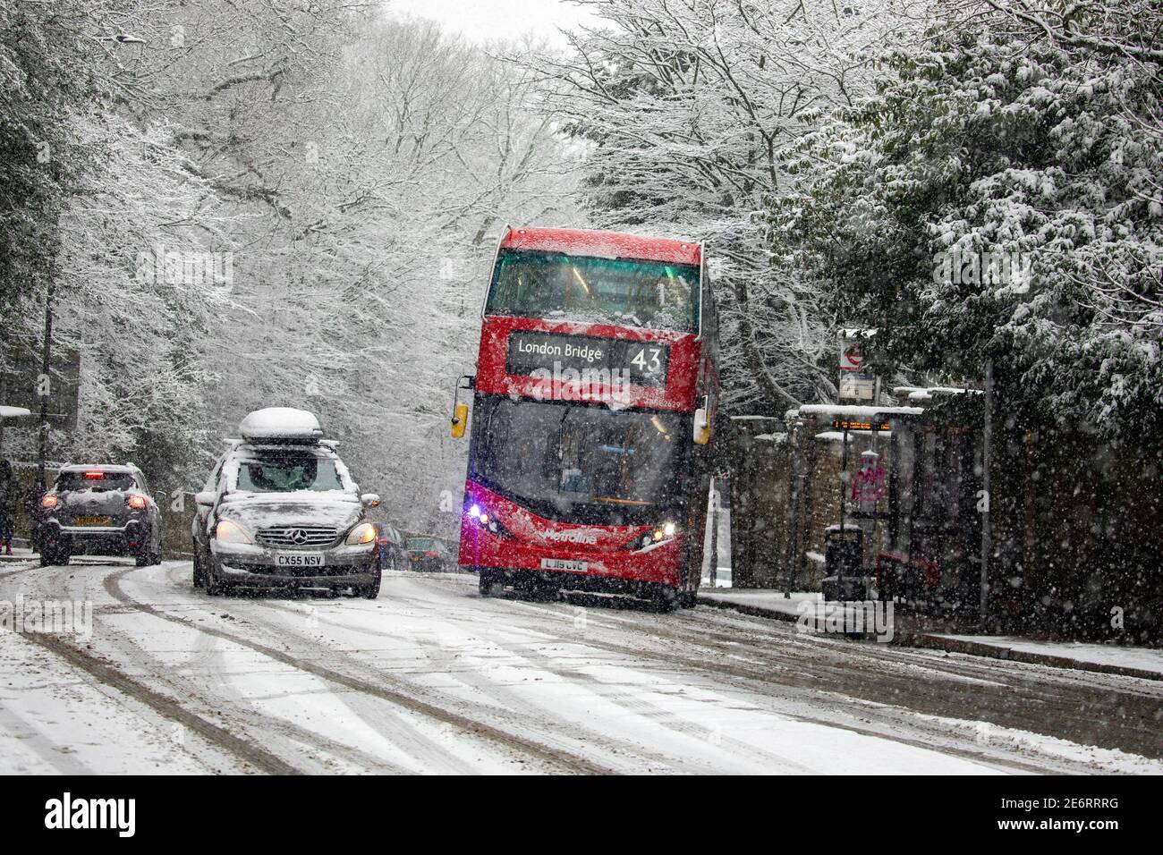 PIC Shows: Snow hits Highgate in North London 2021 picture by Gavin Rodgers/ Pixel8000 Foto Stock