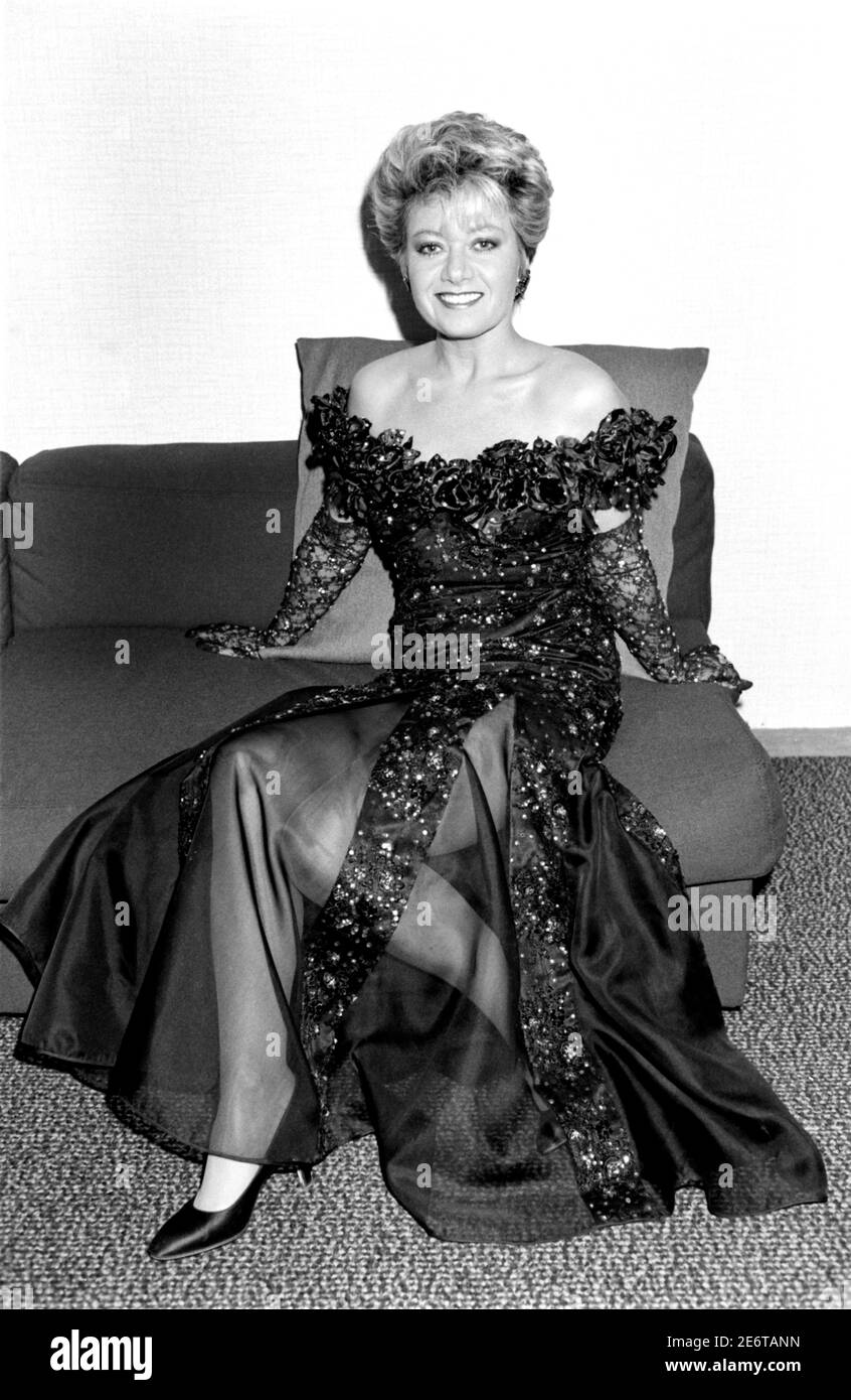 HILVERSUM, PAESI BASSI - 09 SETTEMBRE 1987: Elaine Paige è una cantante e attrice inglese, meglio conosciuta per il suo lavoro nel teatro musicale. Foto Stock
