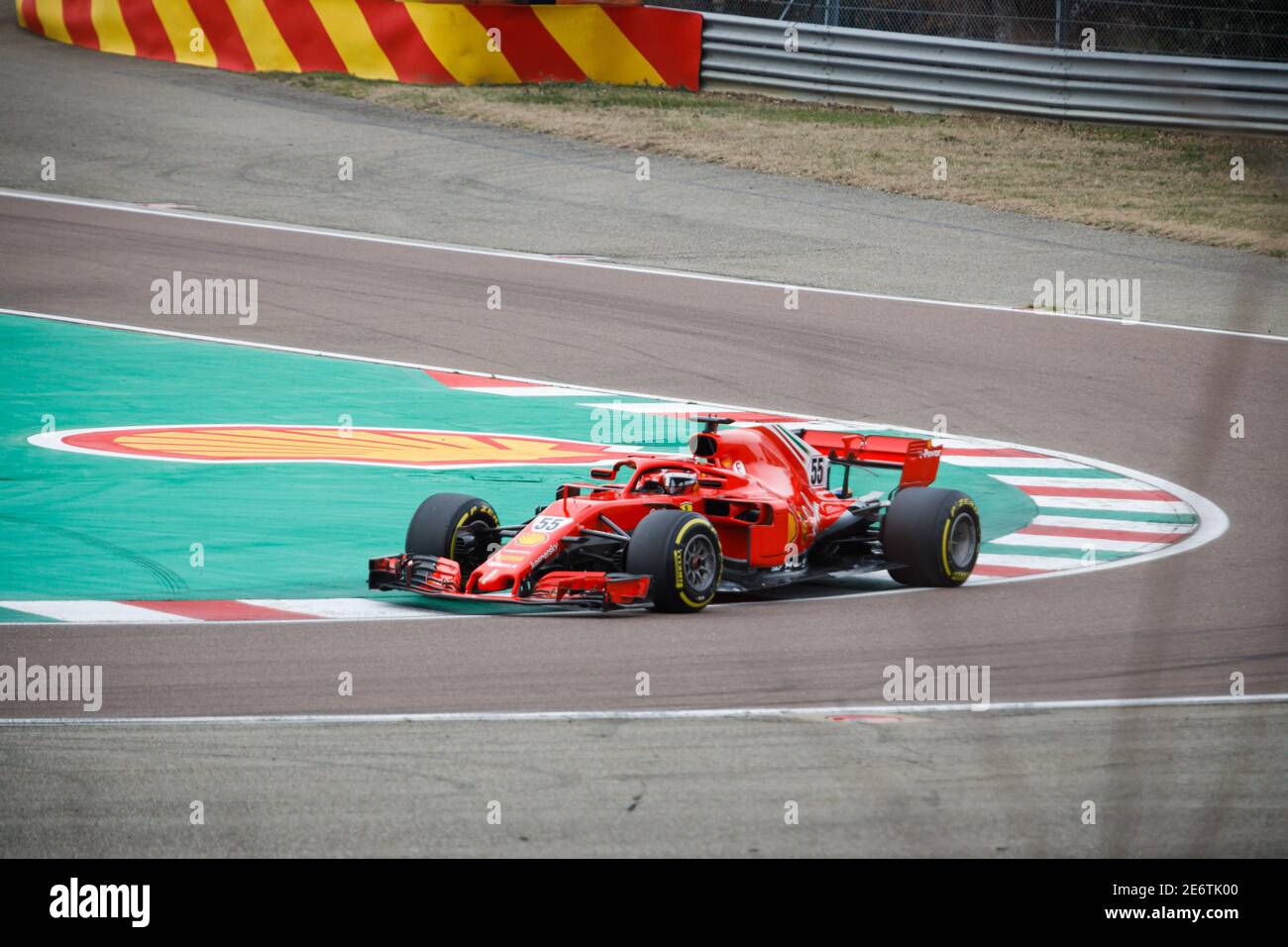 Maranello, ITALIA. 27 gennaio 2021. Carlos Sainz Jr. (N° 55) durante i test privati di Formula 1 2021 sul Fiorano Test Track; il pilota spagnolo è Ferrari' Foto Stock