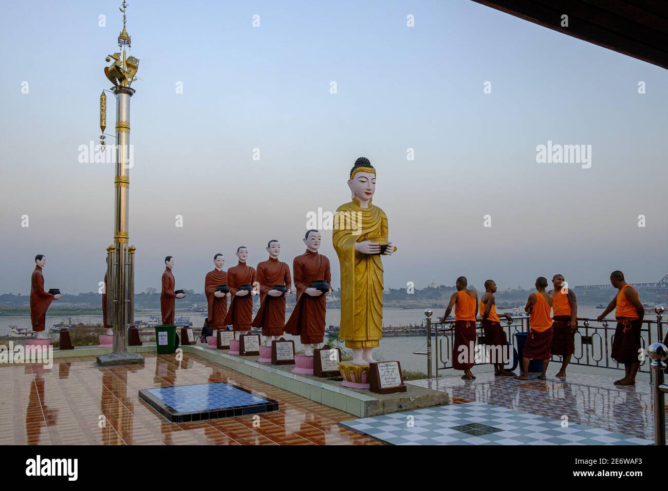 Myanmar (Birmania), Mandalay, città vecchia di Sagaing, , pagoda di Shwe Taung Oo o Shwe Taung Oo Maw Foto Stock
