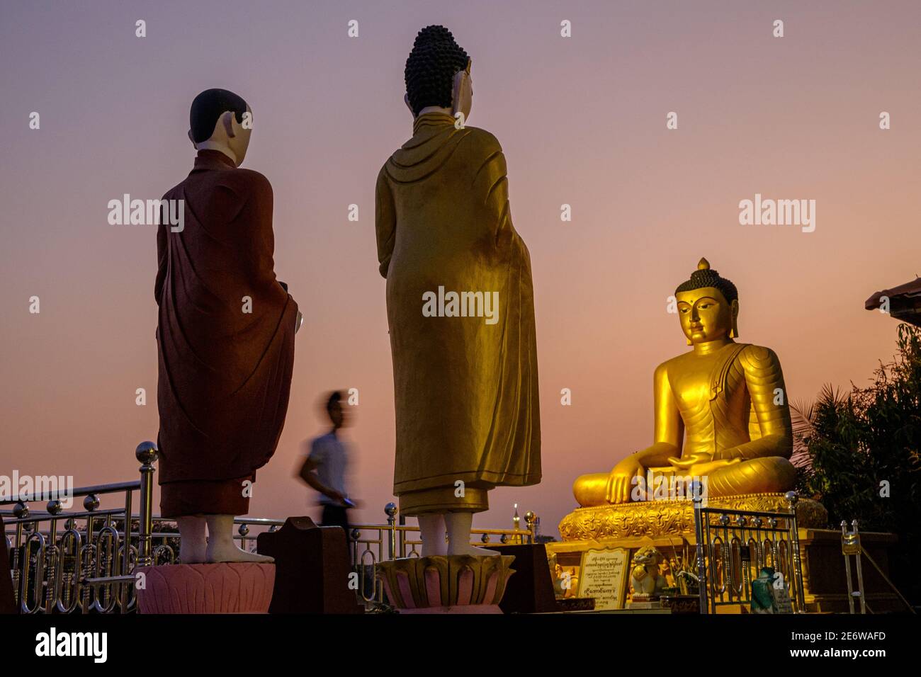Myanmar (Birmania), Mandalay, città vecchia di Sagaing, sulle rive del fiume irrawaddy, pagoda di Shwe Taung Oo o Shwe Taung Oo Maw Foto Stock
