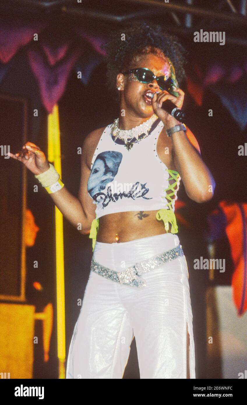 Kelis si esibisce al Glastonbury Festival 2000, Somerset, Inghilterra, Regno Unito. Foto Stock