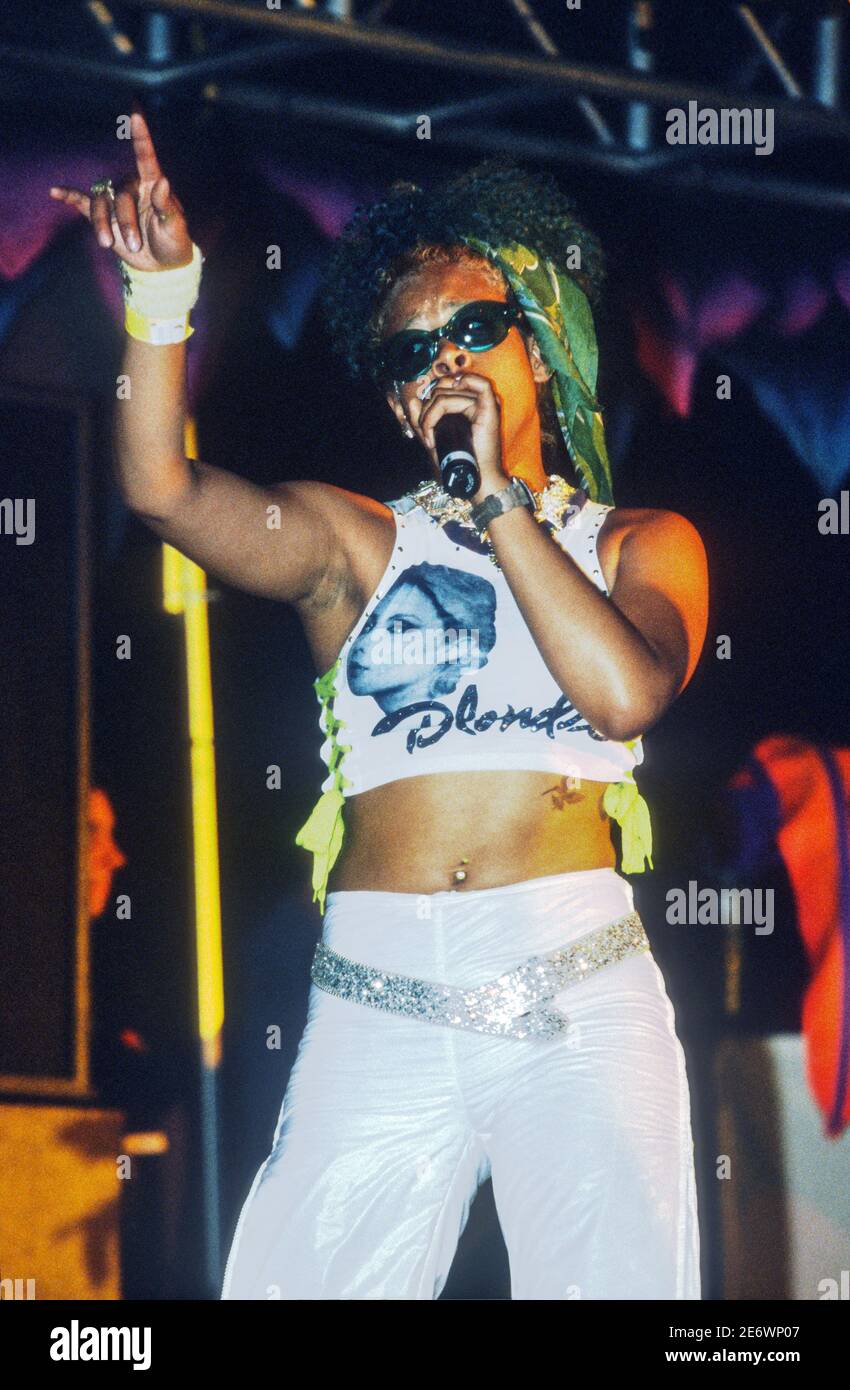 Kelis si esibisce al Glastonbury Festival 2000, Somerset, Inghilterra, Regno Unito. Foto Stock