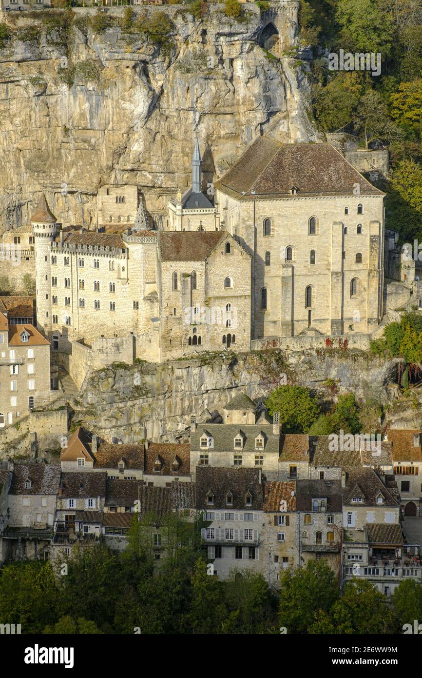 Francia, Haut-Lot, Quercy, Rocamadour, sosta sul pellegrinaggio di Saint-Jacques-de-Compostelle, il palazzo vescovile di Tulles e il castello Foto Stock