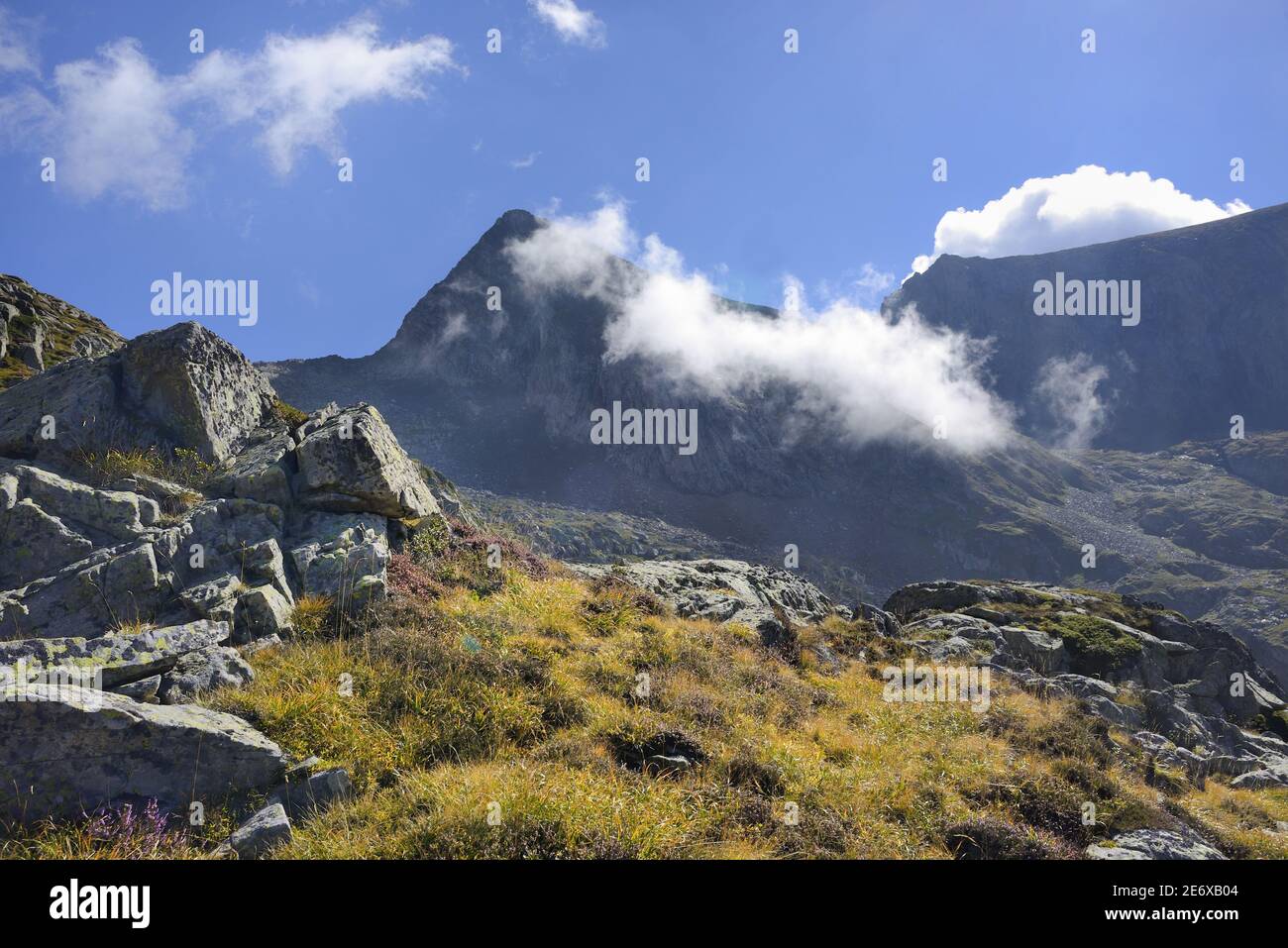 Francia, Ariege, regione di Couserans, Pyramide a forma di Mont Valier (2838 m) Foto Stock