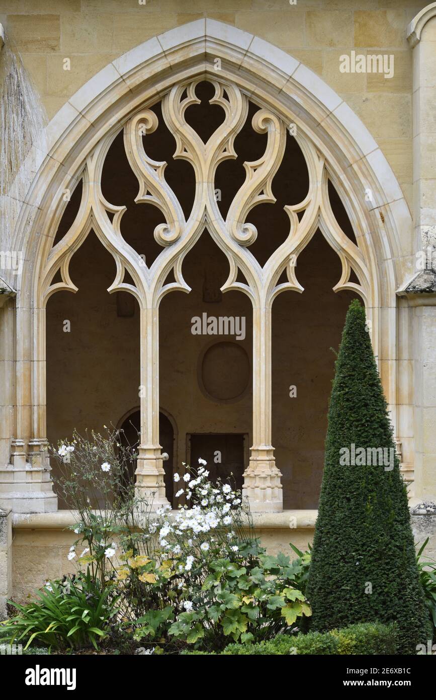 Francia, Dordogna, Cadouin, Abbazia di Cadouin, il chiostro Foto Stock