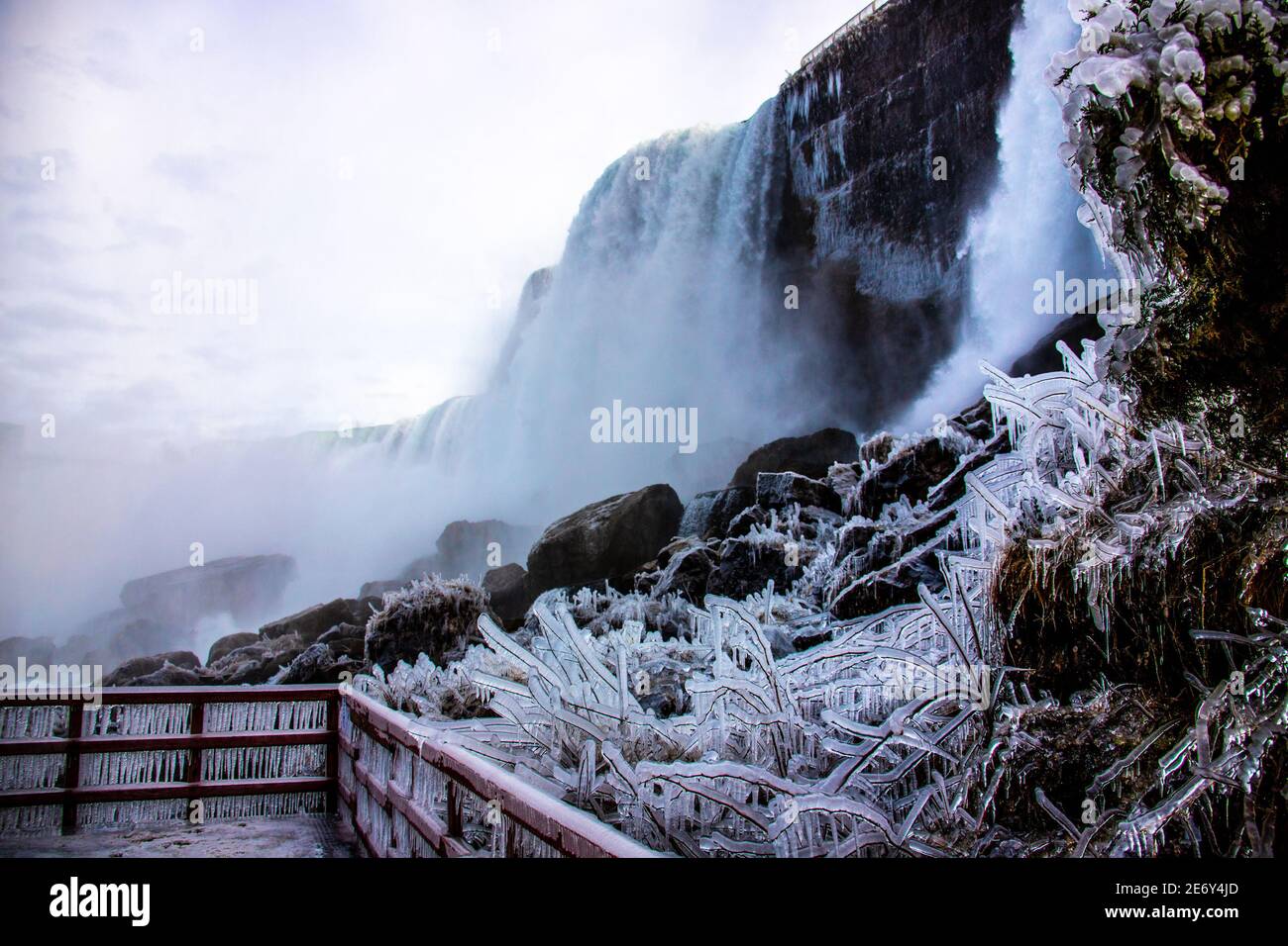 American Falls, Cave of the Winds in inverno, Niagara Falls, NY, USA Foto Stock