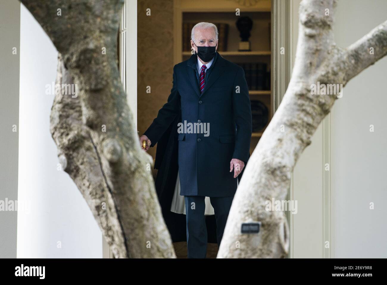 Washington, Stati Uniti. 29 gennaio 2021. Il presidente AMERICANO Joe Biden parte dalla Casa Bianca per una breve visita con i veterani feriti al Walter Reed Medical Center di Washington, DC il 29 gennaio 2021. Foto di Jim lo Scalzo/UPI Credit: UPI/Alamy Live News Foto Stock