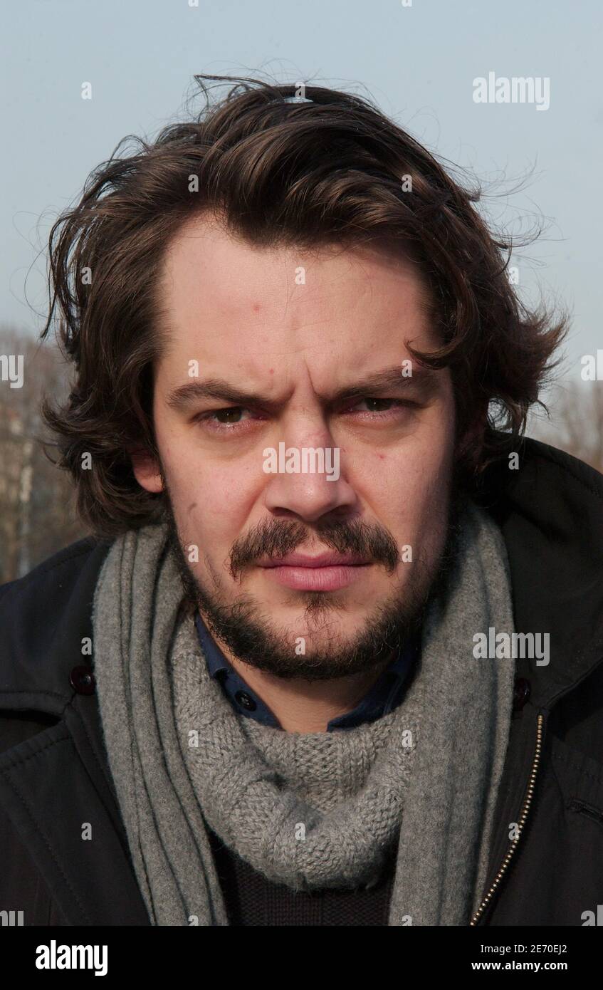 Jean-Baptiste Legrand, spokeman della ONG francese "Les Enfants de Don Quichotte", si pone a Canal Saint-Martin, a Parigi, in Francia, il 3 gennaio 2007. Legrand e i suoi fratelli hanno allestito tende lungo il canale lo scorso 17 dicembre 2006 per richiamare l'attenzione sulla necessità di soluzioni di alloggio a lungo termine per i senzatetto della città. Foto di Jules Motte/ABACAPRESS.COM Foto Stock