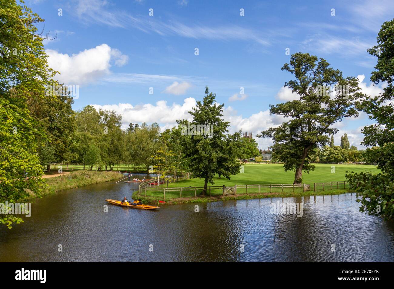 Un gruppo di kayak sul fiume Cherwell a Oxford, Oxfordshire, Regno Unito. Foto Stock