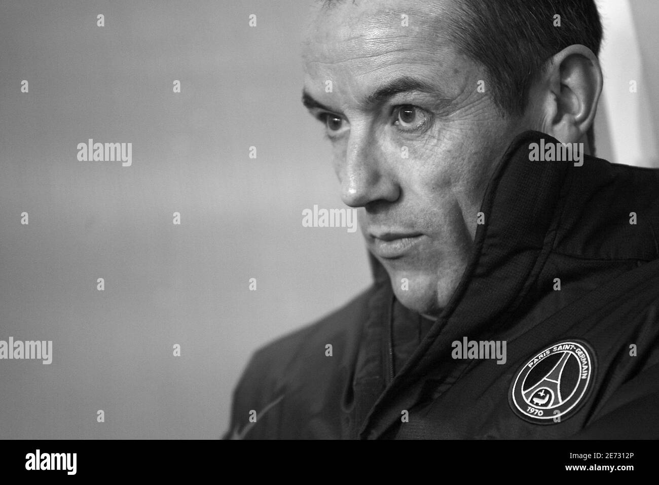 Il coach di Parigi Saint Germain Paul le Guen durante la prima partita di calcio francese Paris Saint-Germain contro SAINT-Etienne allo stadio Parc des Princes di Parigi, Francia, il 25 febbraio 2007. ASSE ha vinto 2-0. Foto di Christian Liegi/ABACAPRESS.COM Foto Stock