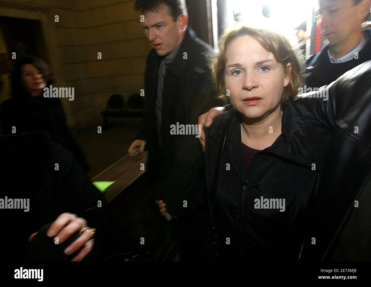 Il dottor Laurence Tramois arriva alla corte di Perigueux, a sud-ovest della Francia il 12 marzo 2007. Entrambe le donne sono accusate di eutanesia, fatto su una donna che soffocava di un cancro in fase terminale. Secondo le leggi francesi, Tramois e Chanel sono condannati per 'avvelenamento' e 'partecipazione di avvelenamento'. Chantal Chanel è accusato di aver dato l'iniezione letale di potassio alle donne di 65 anni di f nell'ospedale di Saint-Astier (Dordogna). Entrambi possono essere condannati ad una pena massima di 30 anni in carcere. Foto di Patrick Bernard/ABACAPRESS.COM Foto Stock