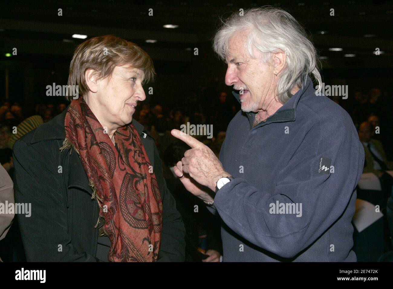 Hugues Aufray e Marylise Lebranchu partecipano ad un incontro organizzato dal collectif 'Urgence Darfour' per riguardare i candidati presidenziali sul genocidio del Darfur, tenutosi a la mutualite, a Parigi, in Francia, il 20 marzo 2007. Foto di Mousse/ABACAPRESS.COM Foto Stock