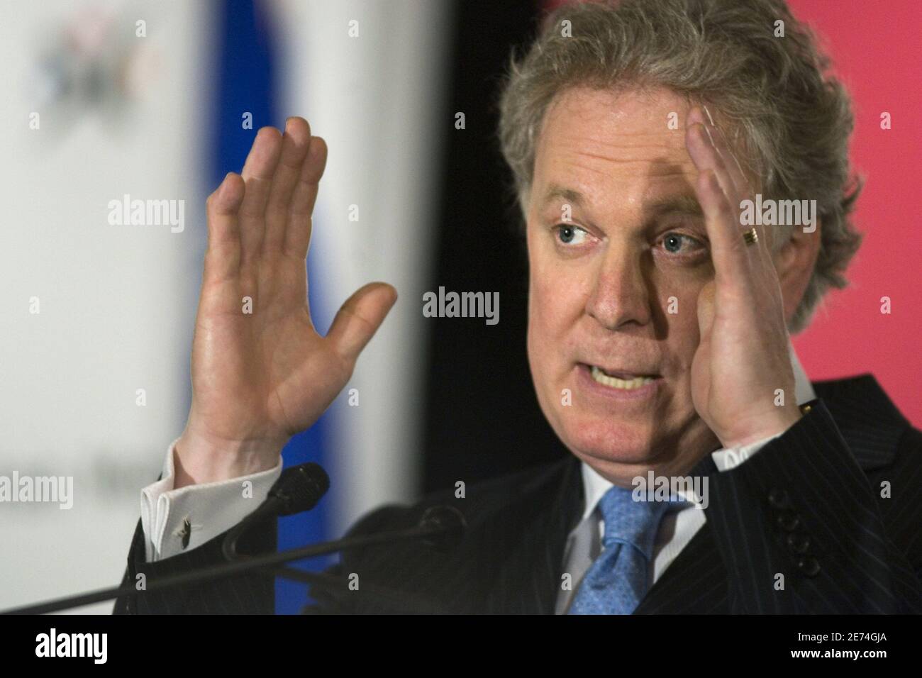 Il Premier del Québec e leader del Partito Liberale, Jean Charest, si rivolge ai membri della Camera di Commercio di Montreal, in Canada, il 20 marzo 2007. Gli elettori del Québec decideranno il 26 marzo su un governo federalista o sui separatisti del Québec che tenteranno di distruggere il Canada. Foto di Normand Blouin/ABACAUSA.COM Foto Stock