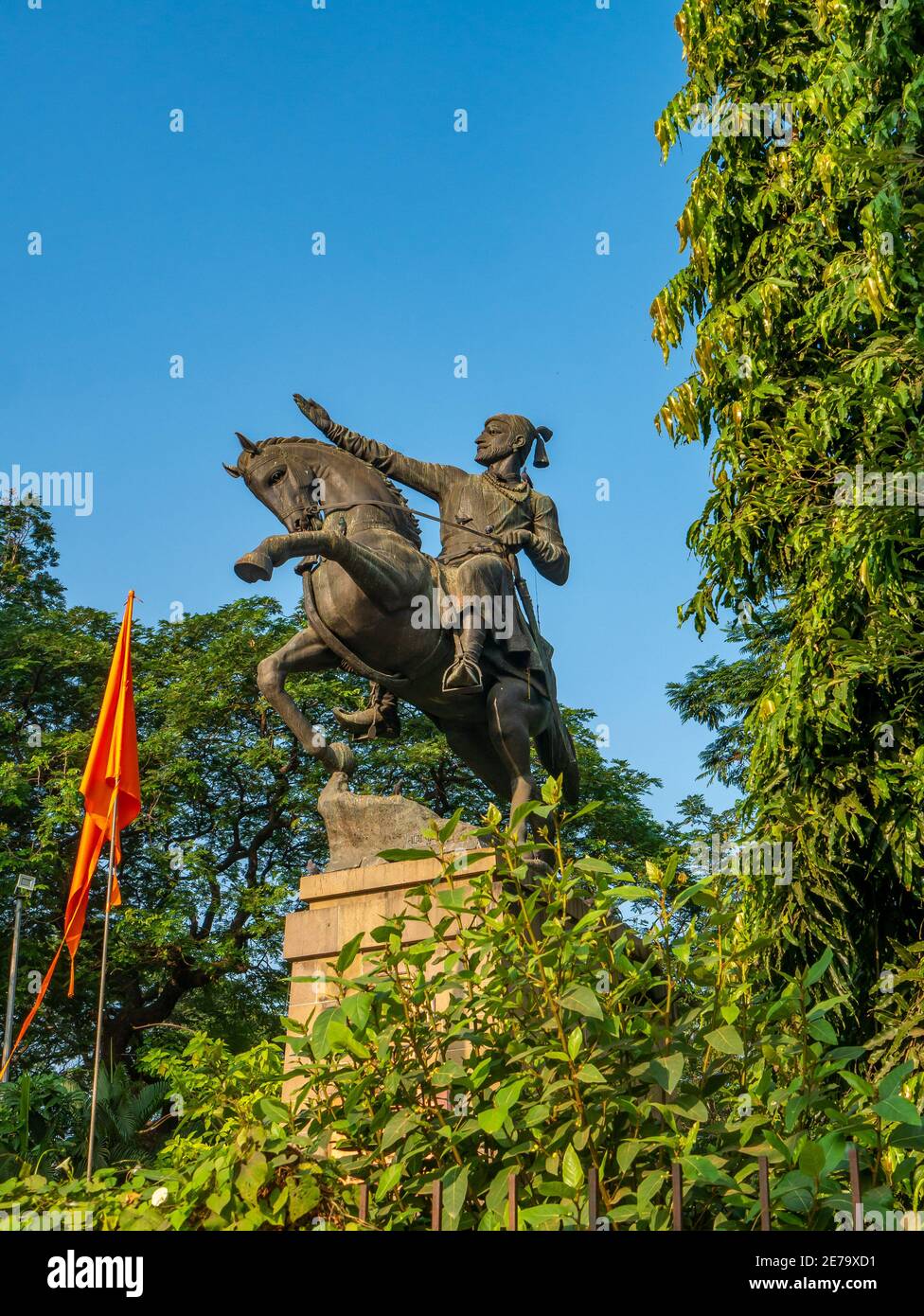 Mumbai, India - 20 dicembre 2020 :Statua del re Shivaji Maharaj, un guerriero-re indiano che formò la genesi della Maratha Foto Stock
