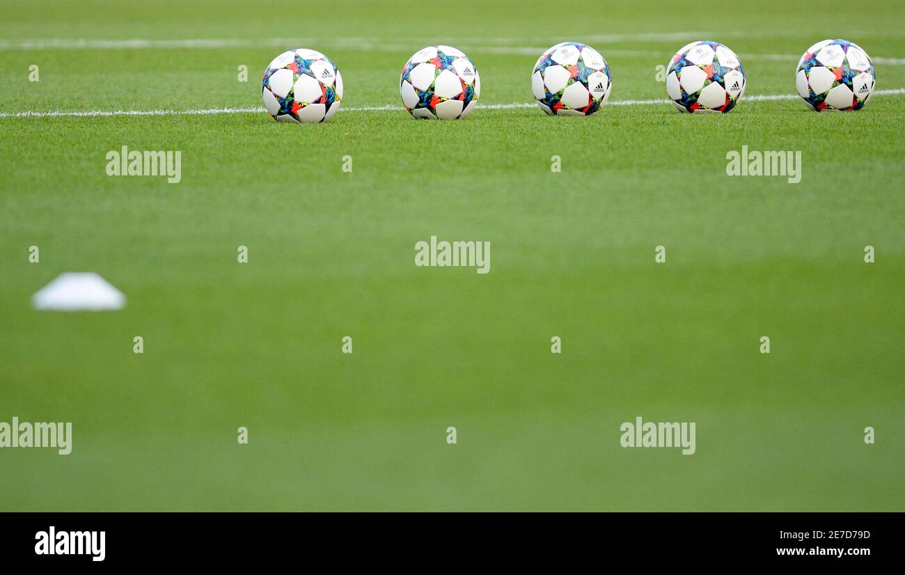 BERLINO, GERMANIA - 6 GIUGNO 2015: Matchball ufficiale raffigurato durante la finale della UEFA Champions League 2014/15 tra Juventus Torino e FC Barcelona all'Olympiastadion. Foto Stock