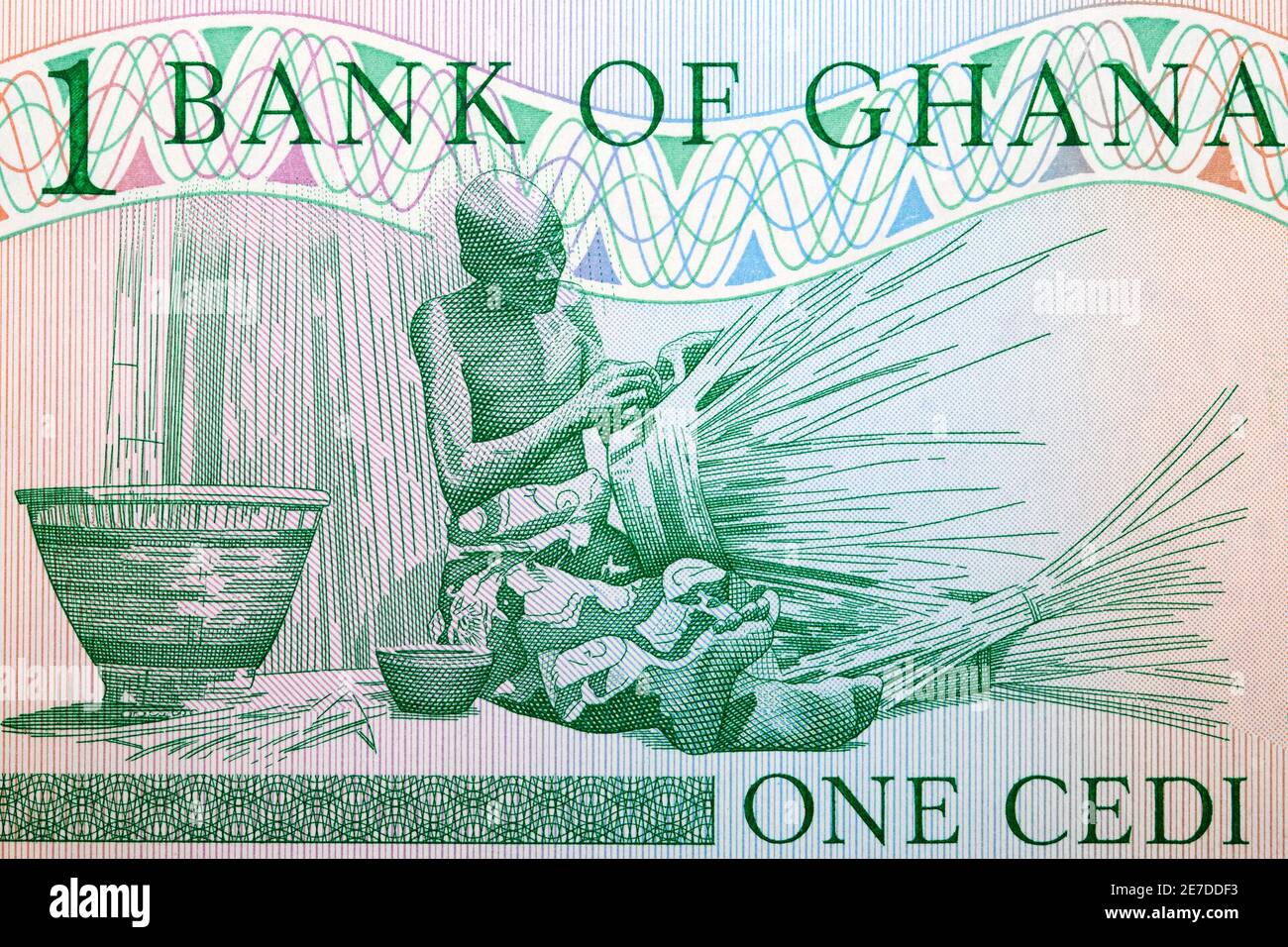 Cestino tessitore da vecchi soldi Ghanaiani Foto Stock