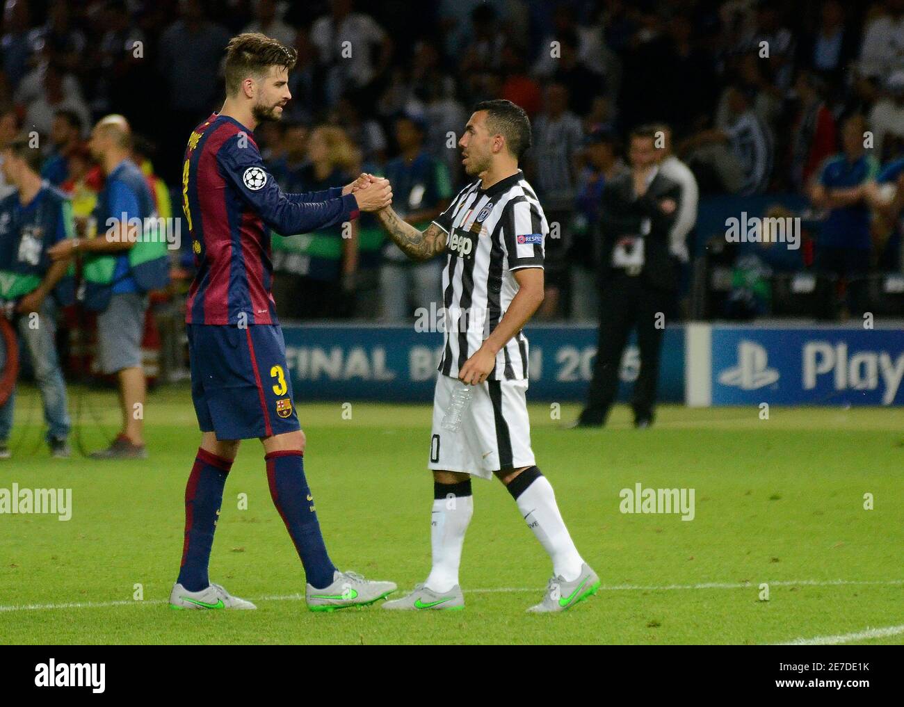 BERLINO, GERMANIA - 6 GIUGNO 2015: Gerard Pique e Carlos Tevez hanno ritratto durante la finale della UEFA Champions League 2014/15 tra Juventus Torino e FC Barcellona all'Olympiastadion. Foto Stock