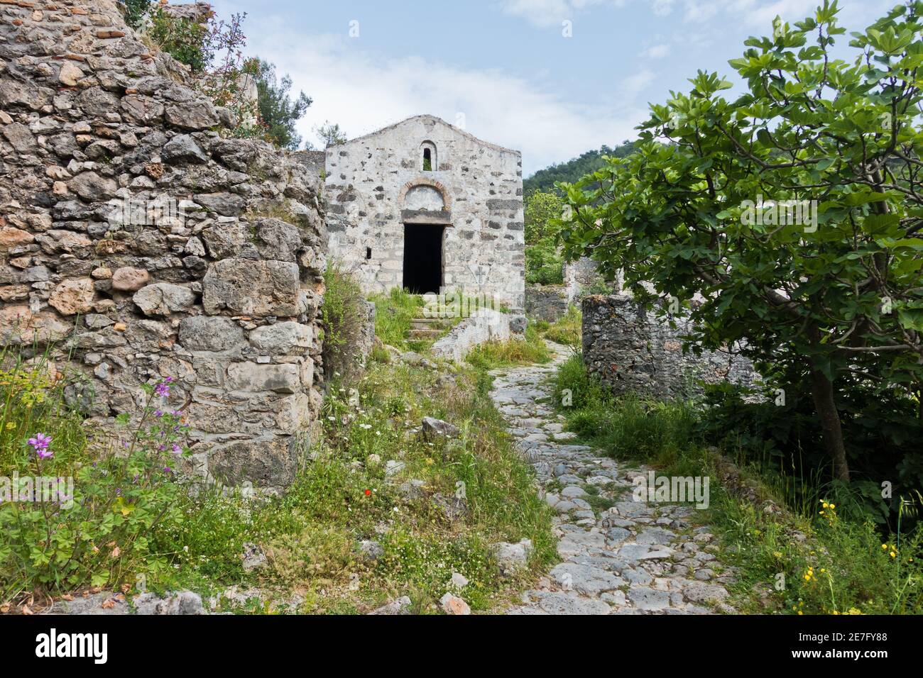 Vecchia chiesa a Kayakoy abbandonato villaggio greco, vicino Oludeniz spiaggia, Fethiye, Turchia Foto Stock