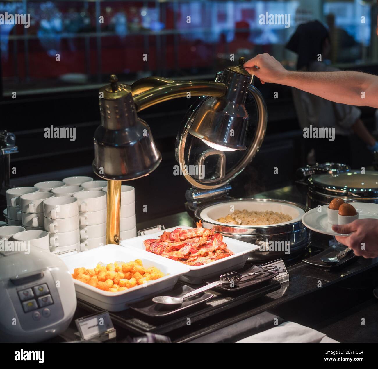 Breakfast Buffet Concept. Breakfast Time in Luxury Hotel. Food Buffet Catering Dining Eating Party Concept. Foto Stock