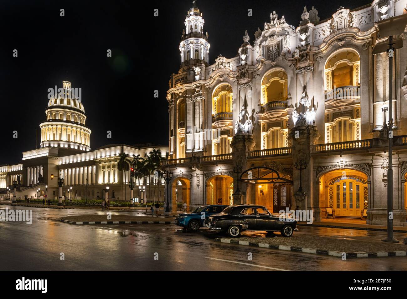 Lo storico Hotel Inglaterra con il Capitolio a l'Avana, Cuba Foto Stock