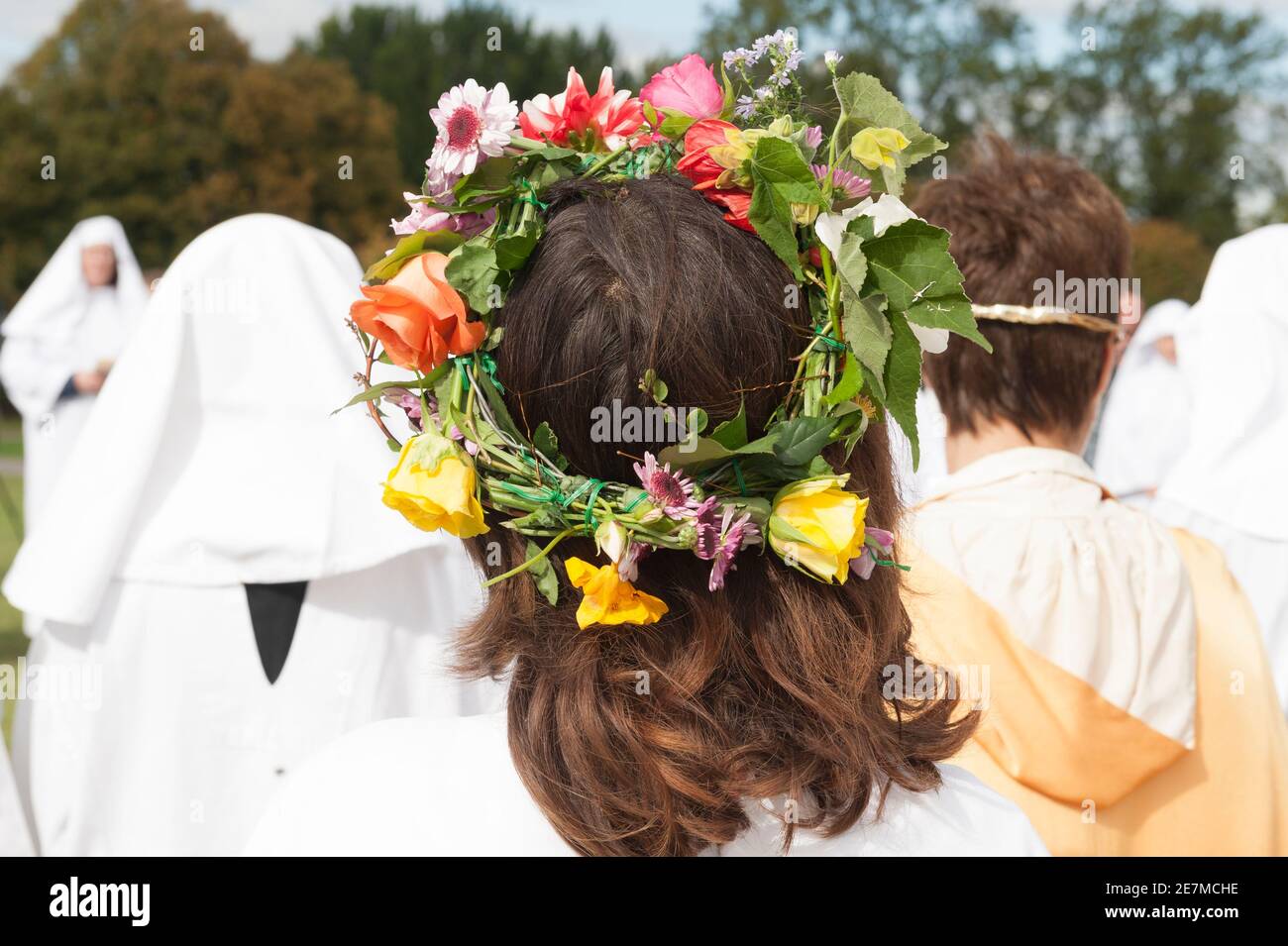 Membri dell'Ordine Druid, che hanno tenuto una cerimonia per celebrare l'equinozio d'autunno a Primrose Hill, Londra. L'ordine Druid, è anche conosciuto dall'antico ordine Druid, un Druidh Uileach Braithreachas, e il cerchio britannico del legame universale. Primrose Hill , Camden, Londra, Regno Unito. 22 Set 2009 Foto Stock