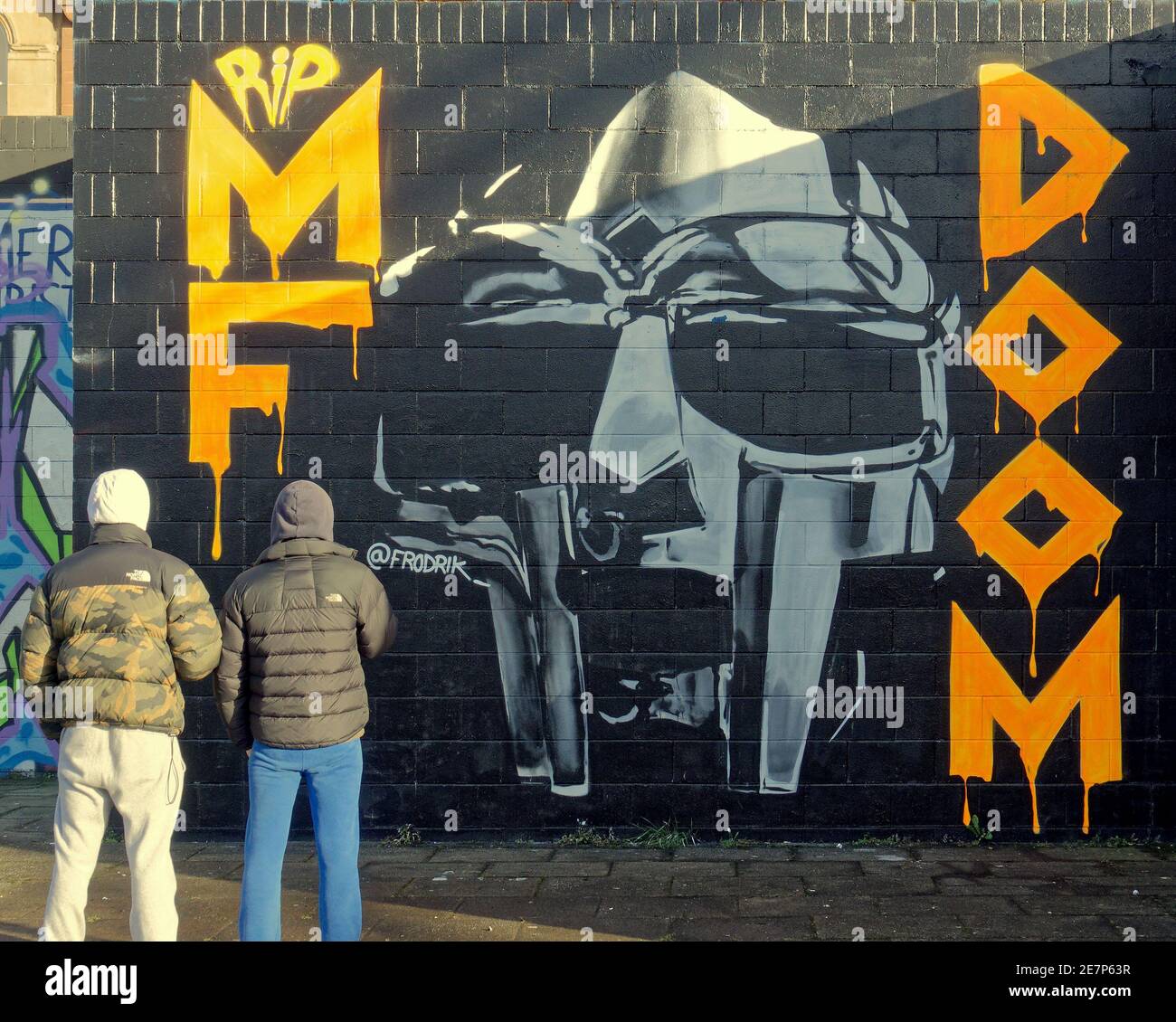 Glasgow, Scozia, Regno Unito.30 gennaio 2021, Lockdown Saturday ha visto @Frodrik il tributo del rapper mf Doom essere una mecca per i fan la miseria continua almeno la pioggia si è fermata mentre le strade deserte nelle aree commerciali del centro città si basano su poster e arte muraria come sostituto della vita. Credit Gerard Ferry/Alamy Live News Foto Stock