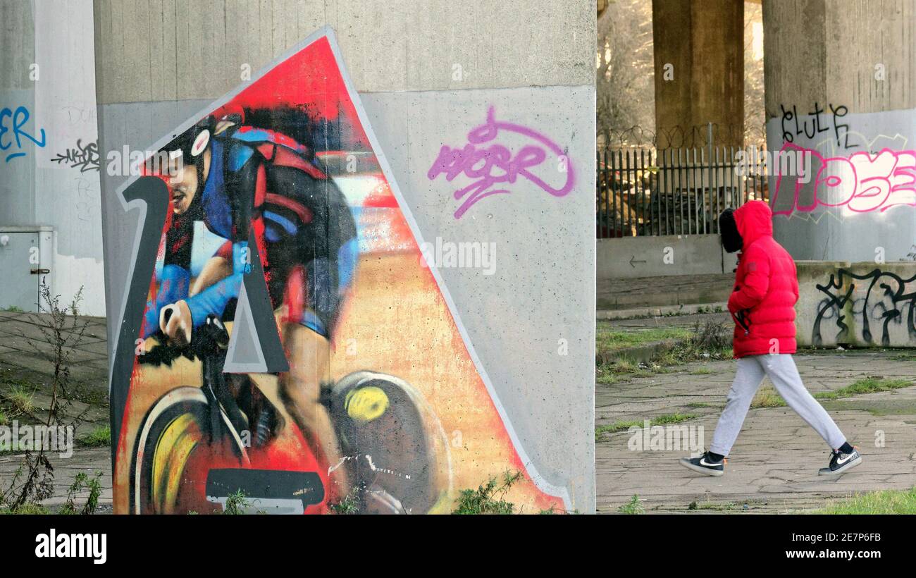 Glasgow, Scotland, UK.30th January, 2021, Lockdown Sabato sotto il ponte di kingston. Misery continua almeno la pioggia si fermò come strade deserte nelle aree commerciali del centro città si affida in poster e wall art come sostituto della vita. Credit Gerard Ferry/Alamy Live News Foto Stock