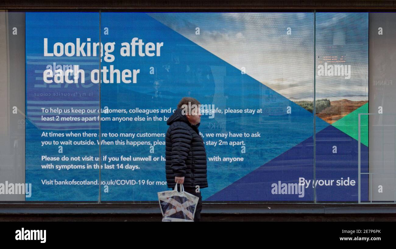 Glasgow, Scotland, UK.30th Gennaio, 2021, Lockdown Sabato ha visto la sincronicità o l'arte che rispecchia la vita. La miseria continua almeno la pioggia fermata come strade deserte nel centro città, le aree commerciali si affida in poster e wall art come un sostituto per la vita. Credit Gerard Ferry/Alamy Live News Foto Stock