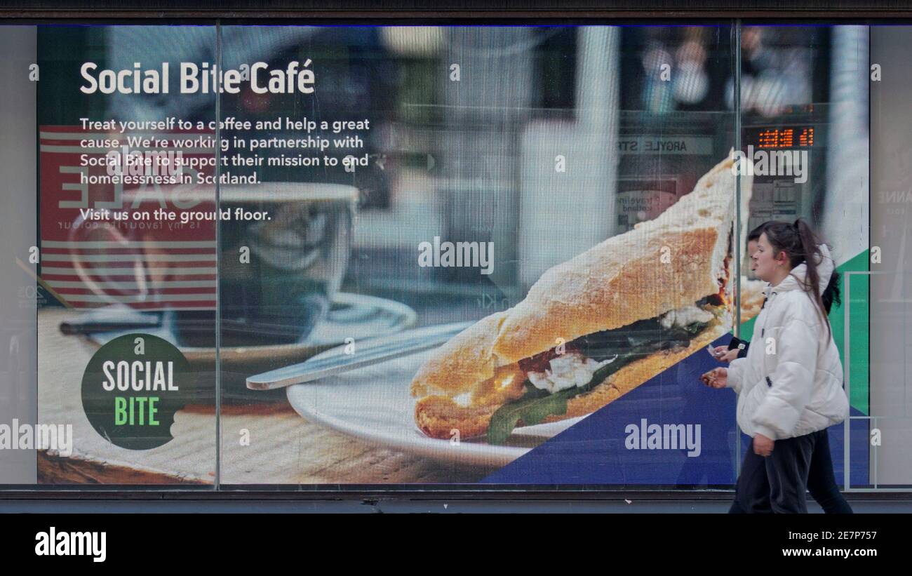Glasgow, Scotland, UK.30th Gennaio, 2021, Lockdown Sabato ha visto la sincronicità o l'arte che rispecchia la vita. La miseria continua almeno la pioggia fermata come strade deserte nel centro città, le aree commerciali si affida in poster e wall art come un sostituto per la vita. Credit Gerard Ferry/Alamy Live News Foto Stock