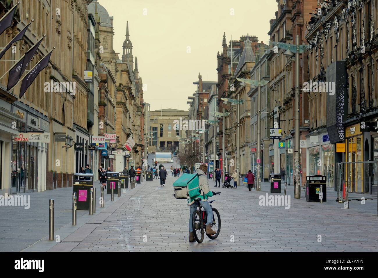 Glasgow, Scozia, Regno Unito.30 gennaio 2021, Lockdown sabato e il miglio di stile della scozia sono morti, in quanto i negozi di lusso sono tutti chiusi su buchanan Streeet. Misery continua almeno la pioggia fermata come strade deserte nel centro della città, le aree commerciali si basa su poster e muro arte come un sostituto della vita. Credit Gerard Ferry/Alamy Live News Foto Stock