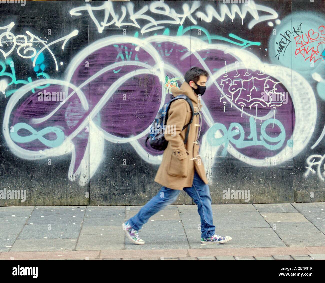 Glasgow, Scotland, UK.30th Gennaio, 2021, Lockdown Sabato ha visto la sincronicità o l'arte che rispecchia la vita. La miseria continua almeno la pioggia fermata come strade deserte nel centro città, le aree commerciali si affida in poster e wall art come un sostituto per la vita. Credit Gerard Ferry/Alamy Live News Foto Stock